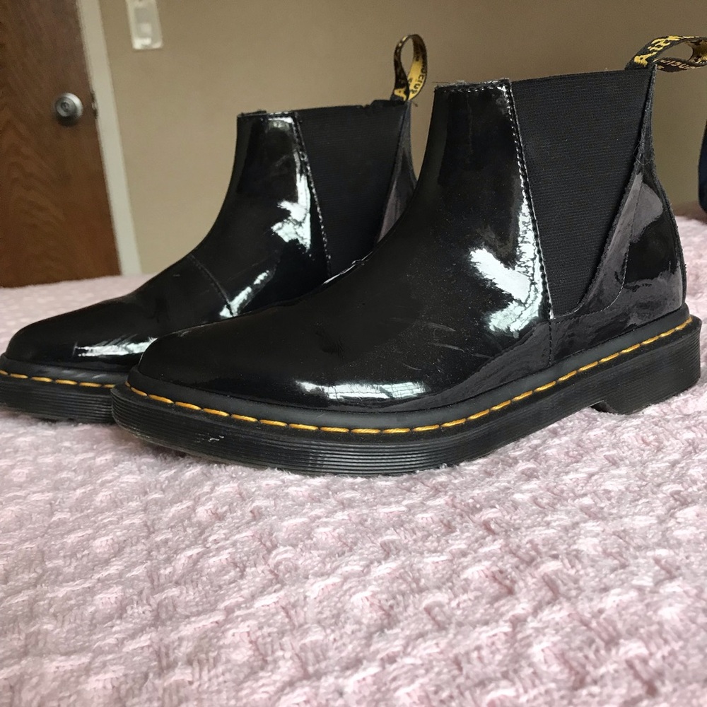 Super adorable pair of doc marten Chelsea boot